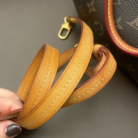 Louis Vuitton Turenne pm - Picture 9 of 16